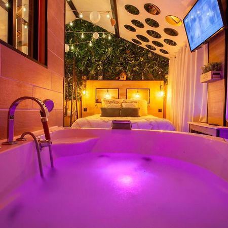 Love Room Romantique Les Petits Plaisirs Анже Экстерьер фото