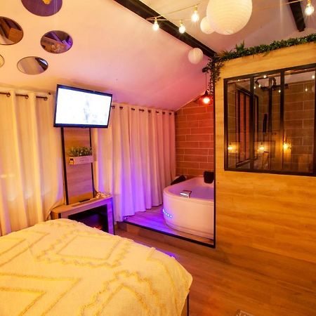 Love Room Romantique Les Petits Plaisirs Анже Экстерьер фото